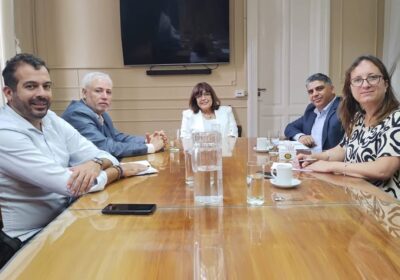 Reunión de autoridades en el ENAPRO sobre el Puerto Rosario