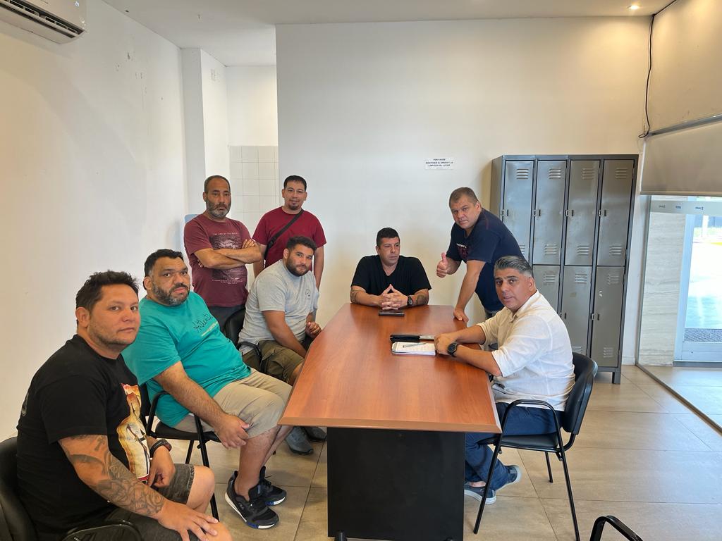 Reunión de trabajadores de Alveamar con dirigentes sindicales