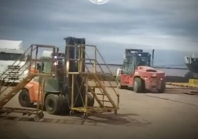 Estibadores trabajando en el puerto de Rosario