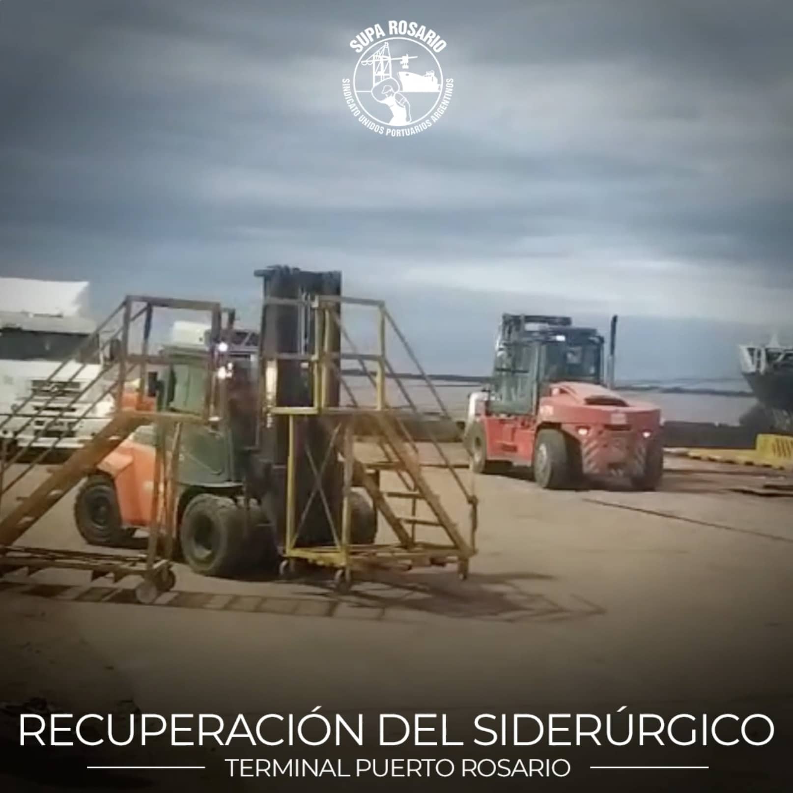 Estibadores trabajando en el puerto de Rosario