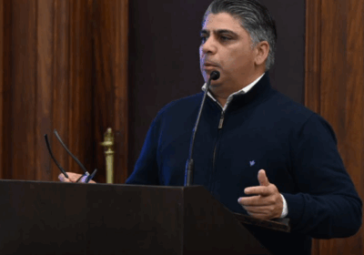 César Aybar exponiendo sobre la Hidrovía Paraná-Paraguay