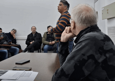 César Aybar disertando sobre liderazgo sindical en la UNR