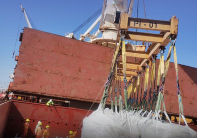 Trabajadores en capacitación en grúas y guinches en SUPA Rosario