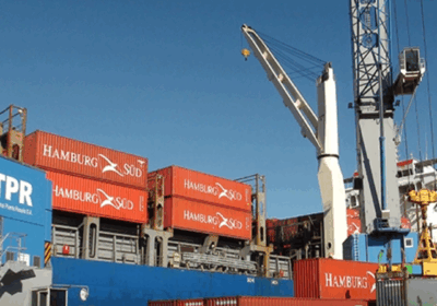 Trabajadores portuarios recibiendo viandas en Terminal Puerto Rosario