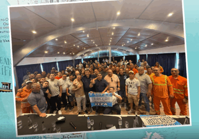 César Aybar firmando acuerdo de turismo para trabajadores portuarios