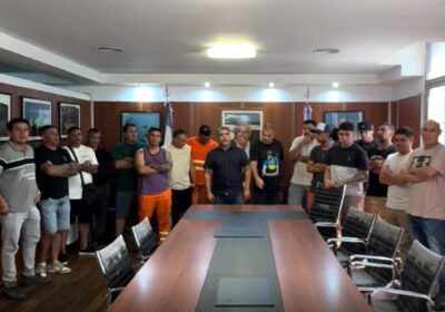 Reunión de trabajadores portuarios en defensa del sindicato